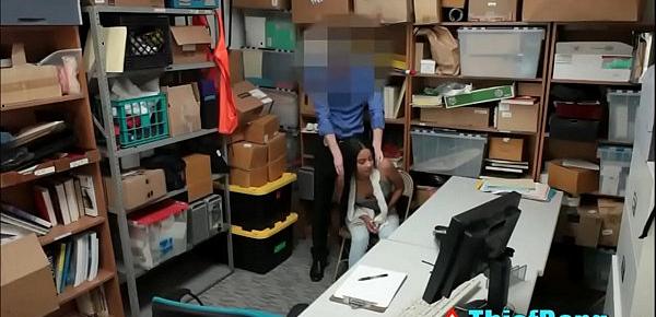  Shoplifting Teens Fuck Security Guard To Avoid Jail